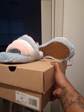 UGG SANDALS